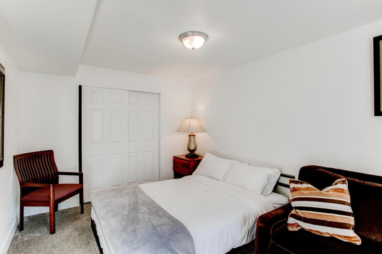 Modern Private Whole Unit 4 Bedroom Guest Suite King Bed ソルトレイクシティ エクステリア 写真